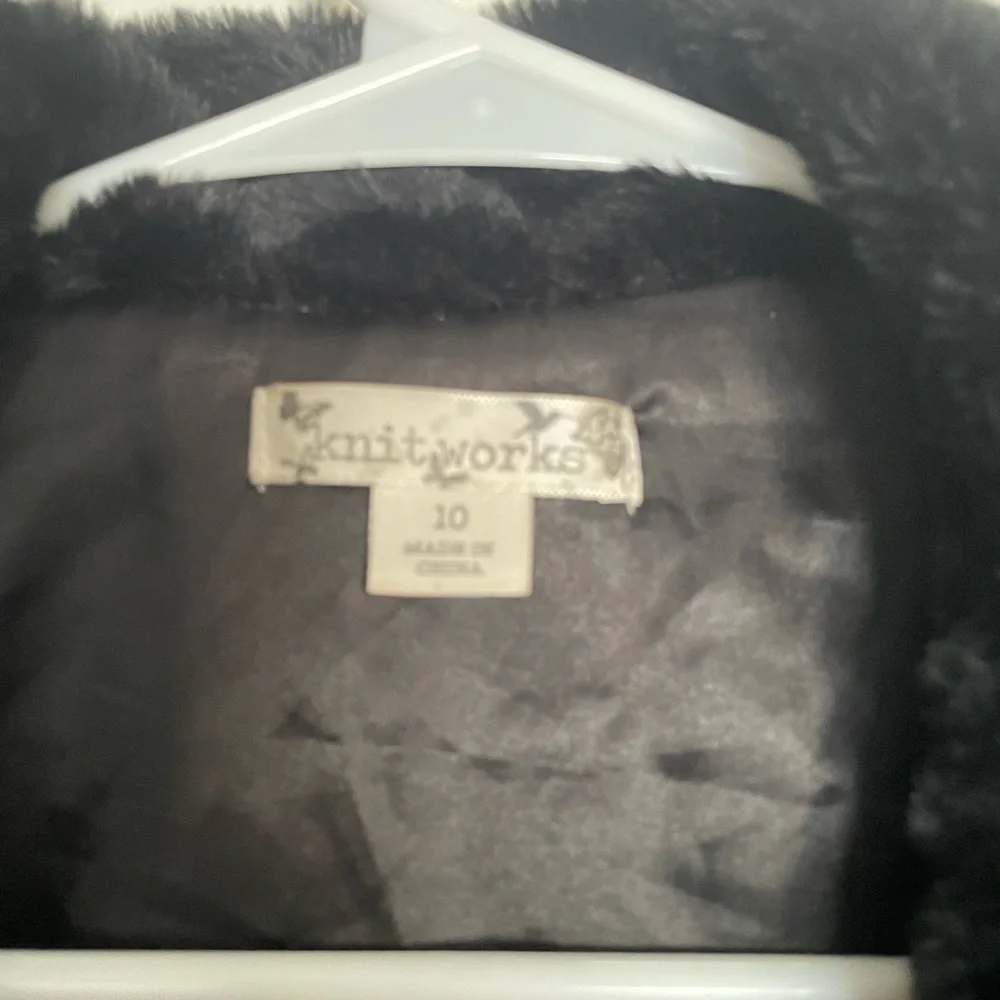 Knitworks Black Faux Fur Girls Cropped Jacket Size 10